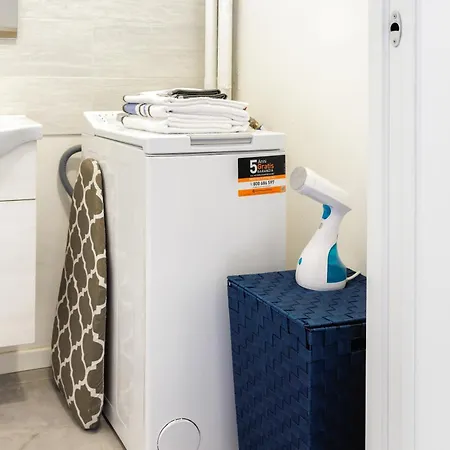 아파트 Cozy 2 Bedrooms, 10 Min For Centre, 3 From Linate