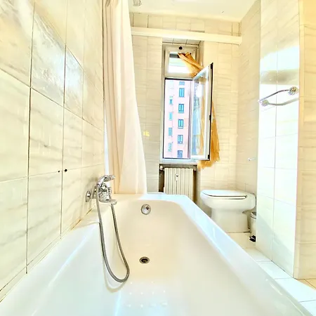 Wagner Home, Metro * Milan