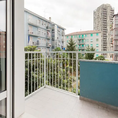 Cimiano M2 Cozy With Balcony Apartment Milan