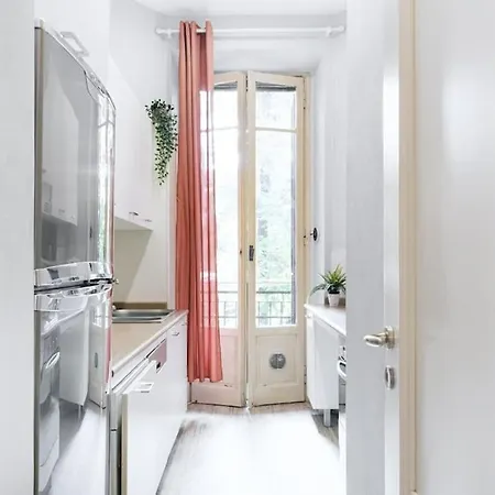 Easylife - Elegant Flat In Pta Venezia ميلان