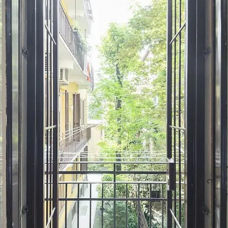 Easylife - Elegant Flat In Pta Venezia ميلان