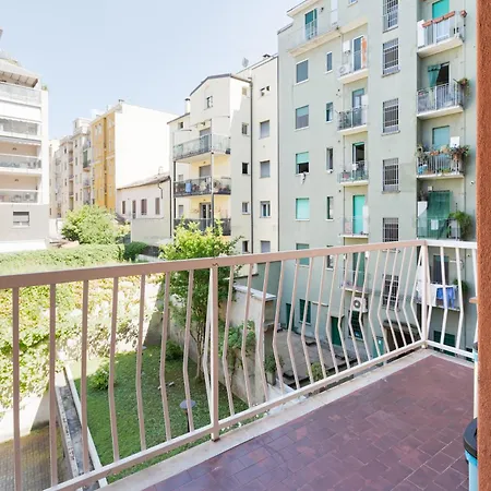 Lambrate Fs Spacious With Balcony Appartement