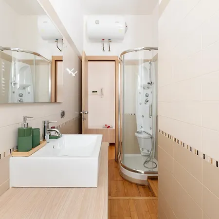 Guesthost - Domodossola M5 Modern *