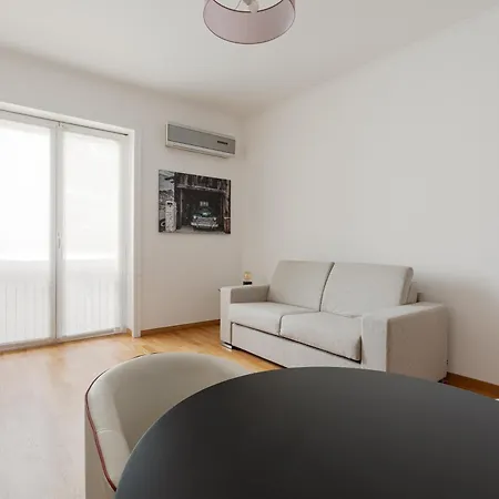 Guesthost - Domodossola M5 Modern Appartement Milan