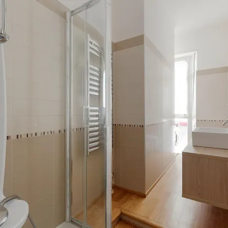 Guesthost - Domodossola M5 Modern * Milan