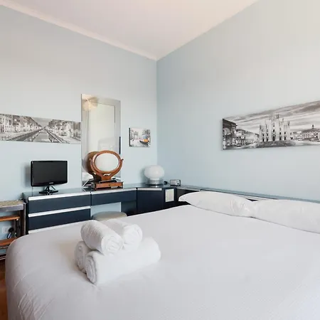 Guesthost - Roomy With Comfort! Metro M4 Linate Apartament