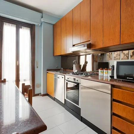 Guesthost - Roomy With Comfort! Metro M4 Linate Apartament Mediolan
