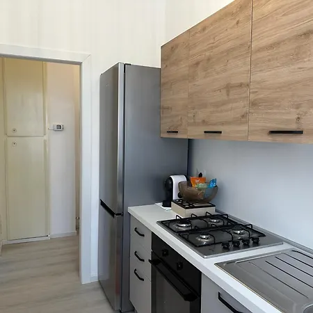 Before Requesting - Read Info On Photo Apartment Milan