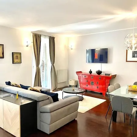 Duomo District, Milanese Tradition & Elegance Apartment