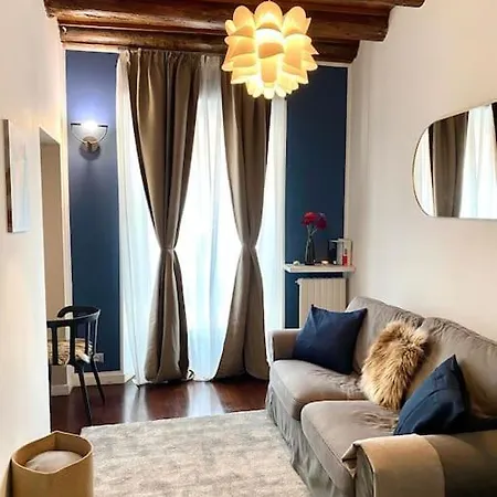 Duomo District, Milanese Tradition & Elegance *