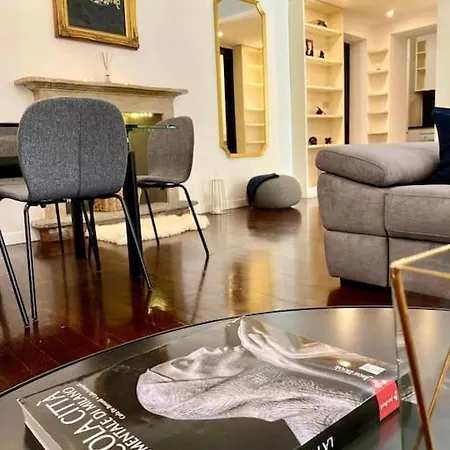 Apartment Duomo District, Milanese Tradition & Elegance *
