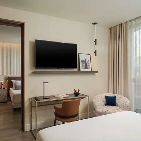 Nh Collection Life Hotell