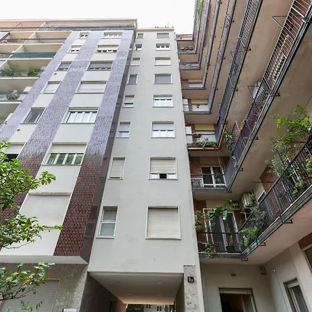 Trendy Corner - Fashion District Milan