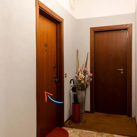 Trendy Corner - Fashion District Милан