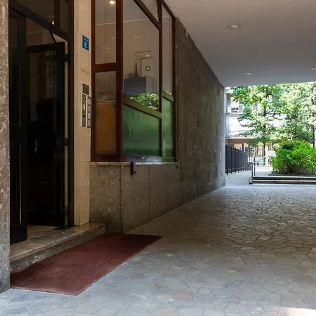 Trendy Corner - Fashion District Апартаменты *