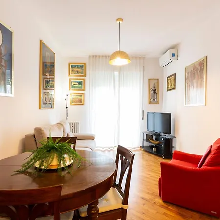 Trendy Corner - Fashion District * Milan