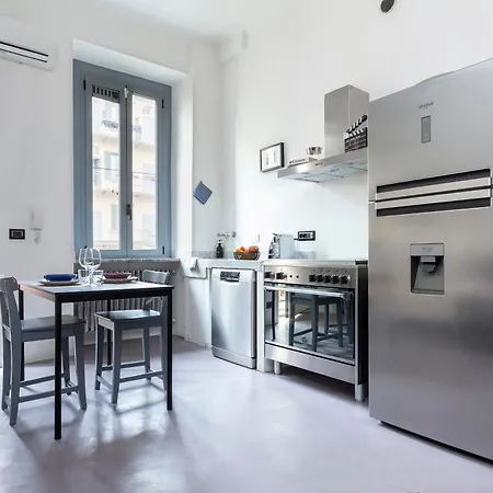 Stylish Industrial Flat 아파트 *