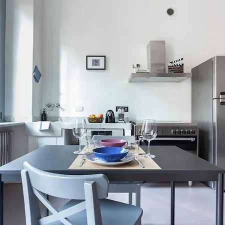 Stylish Industrial Flat * 밀라노