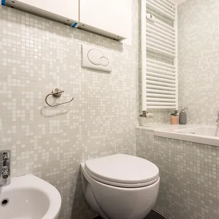 Caracciolo Sempione Fiera By Halldis Apartment *