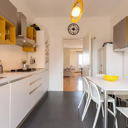 Caracciolo Sempione Fiera By Halldis Apartment