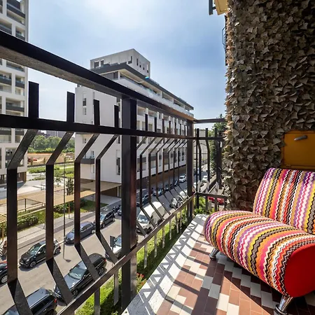 Stylish Flat With Balcony - 15 Min To Duomo Apartmán