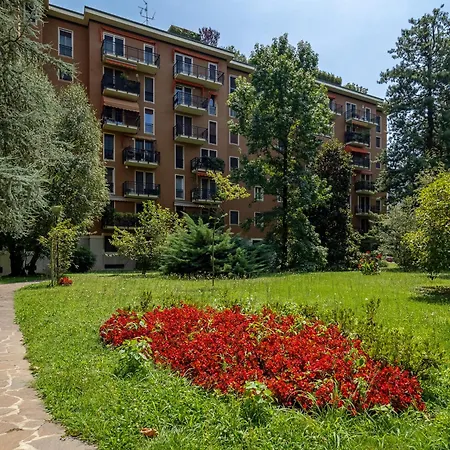 Stylish Flat With Balcony - 15 Min To Duomo アパート