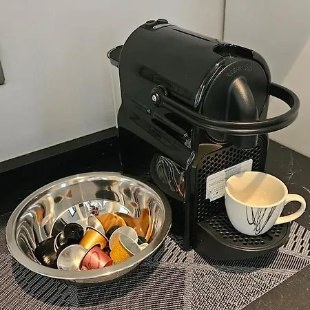 Family Comfort, Duomo 15min Walk Away, With Parking In Front Apartment Milan