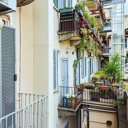 Alessandro 10 Mins Duomo * ميلان