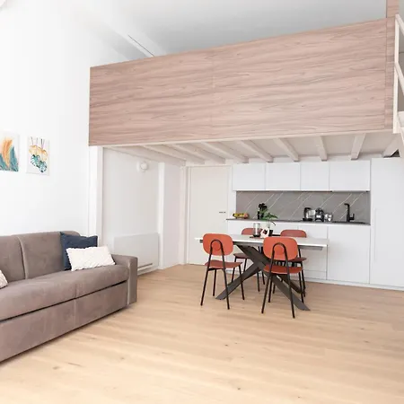 Porta Venezia Luxury - דירה