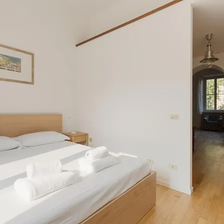 Garibaldi & Isola District Functional Apartment Milan