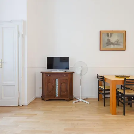 Garibaldi & Isola District Functional Apartment