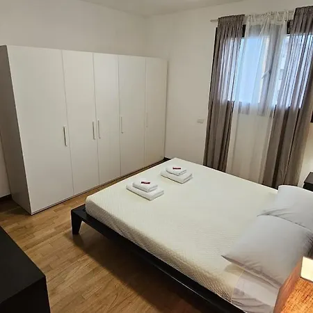 Lejlighed Bicocca, Free Parking, Private Garage, Metro M5 200m, Garden, Kids & Pet Friendly Milano