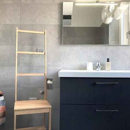 Cozy And Bright Flat In Isola 아파트 밀라노