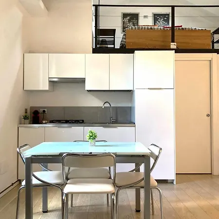 Apartment Cozy And Bright Flat In Isola