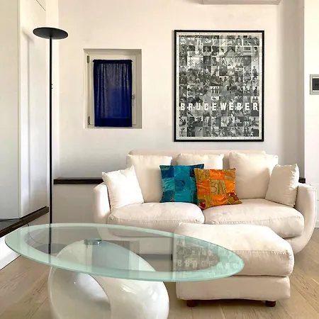 Cozy And Bright Flat In Isola 아파트
