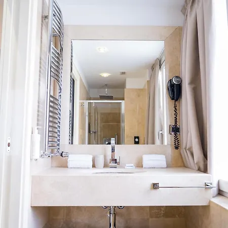 Hotell The Unique 4*