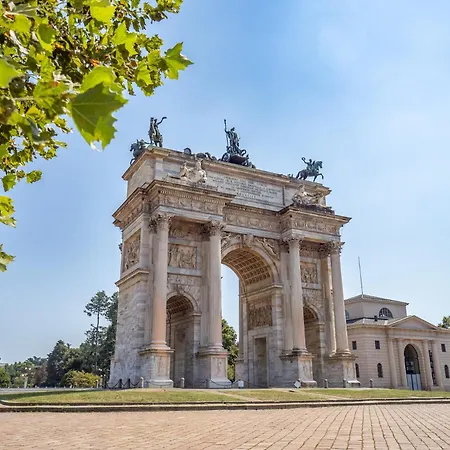 Arco Della Pace - Elegant For 3 Guests Apartment