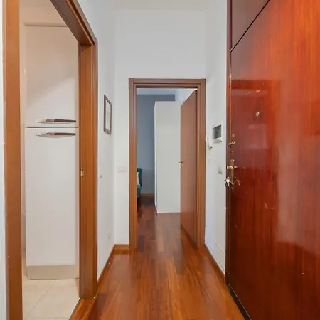 Xenia - Renovated Two-room In Fiera Area Милан