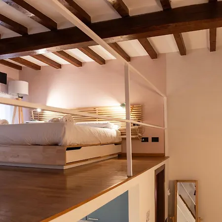 Youhosty - Confalonieri 21 Apartman *