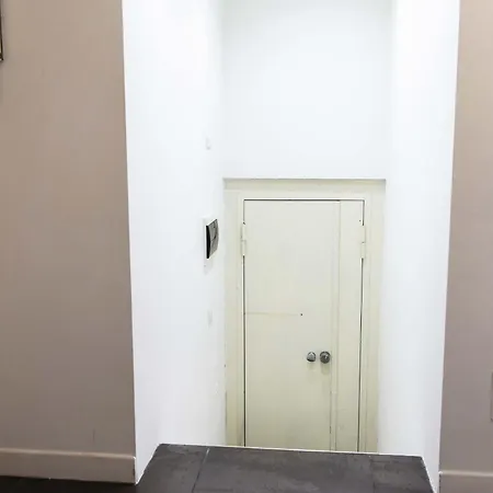 Cermenate 7 Apartment *