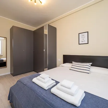 Апартаменты Modern 2br With Private Balcony, Steps To Metro Милан