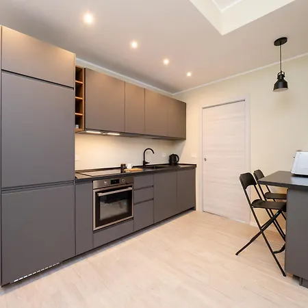 Modern 2br With Private Balcony, Steps To Metro Milan