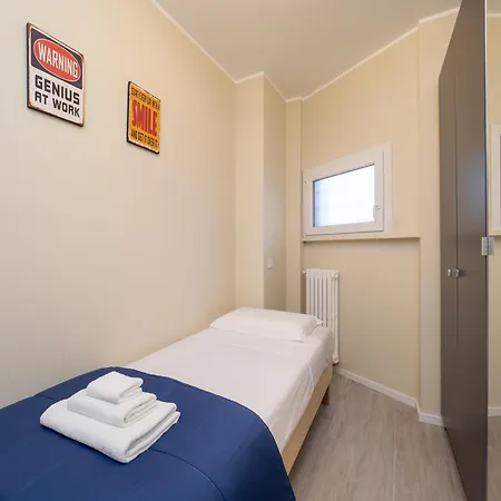 Apartment Modern 2br With Private Balcony, Steps To Metro