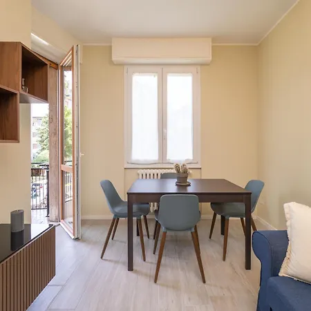 Modern 2br With Private Balcony, Steps To Metro Apartment Milan