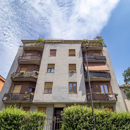 Modern 2br With Private Balcony, Steps To Metro Apartment Milan