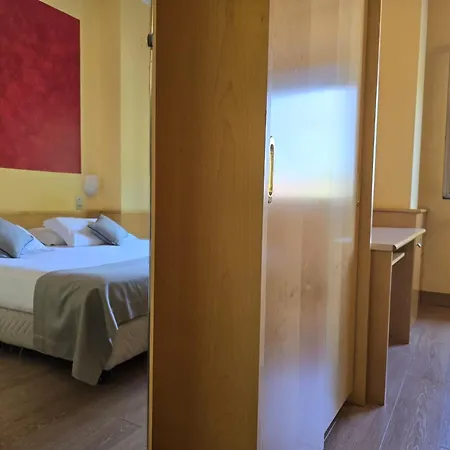 Szálloda Mokinba Sant'ambroeus 3*