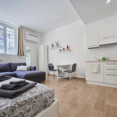 Yr - Tibaldi Apartment *