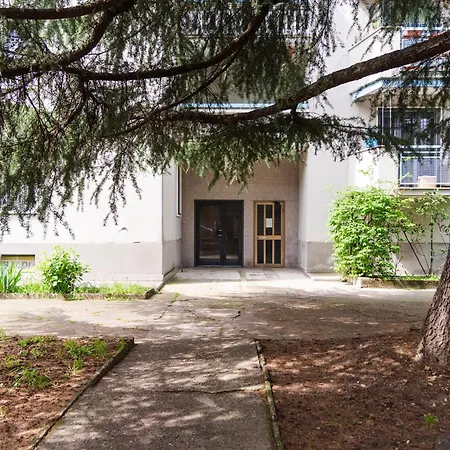 Youhosty- Terragni 31 Lejlighed