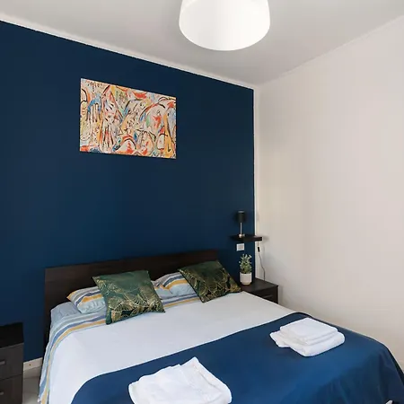 Behind Duomo * Μιλάνο