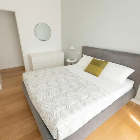 Elegant In The Heart Of Apartment Milan